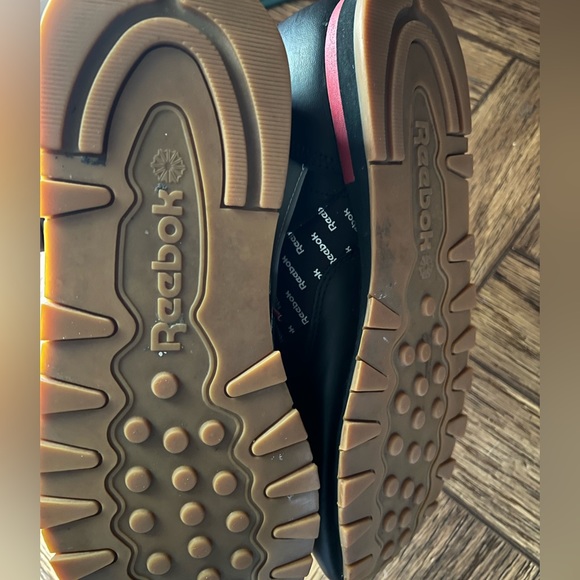 Men’s Reebok Classic - Picture 3 of 4